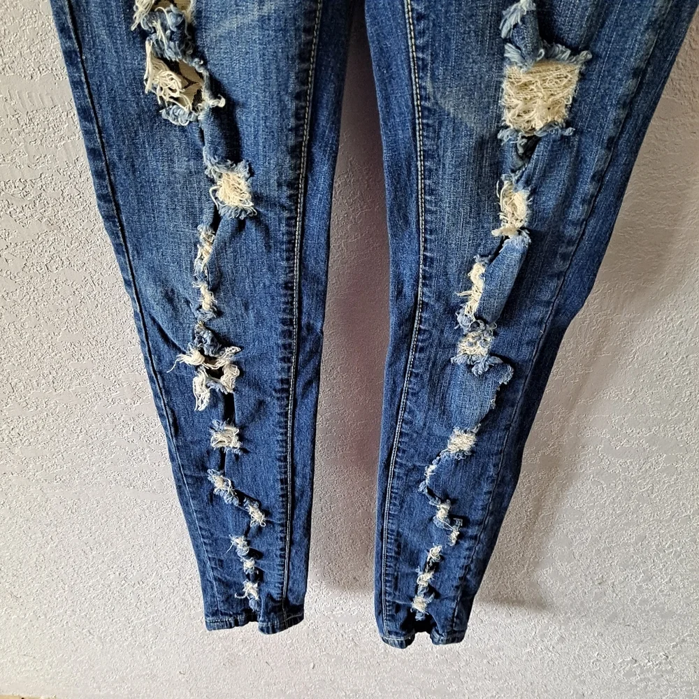Black Crystal beige lace ripped jeans - Picture 3 of 9